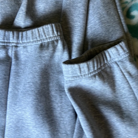 Men’s medium adidas jogger pant never worn  ( too small ) - Picture 8 of 8